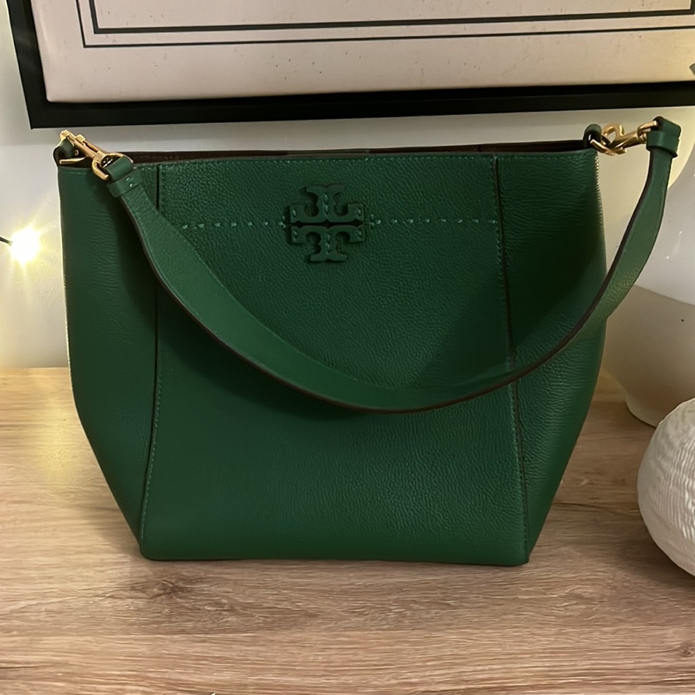 Tory Burch McGraw bucket bag. 🌟 brand new✨ never used🌟
